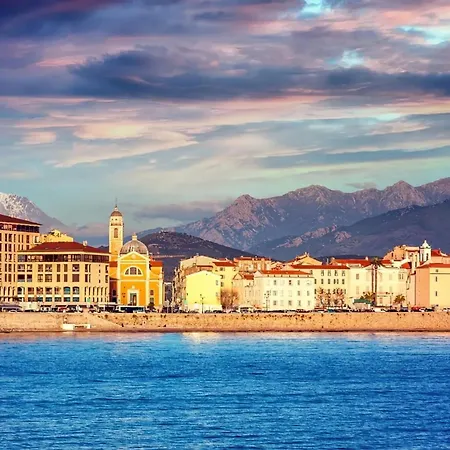 A Avec Vue Sur La Ajaccio (Corsica)