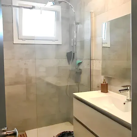 A Avec Vue Sur La Αζάτσιο