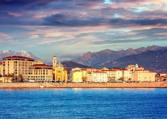 A Avec Vue Sur La Ajaccio (Corsica)